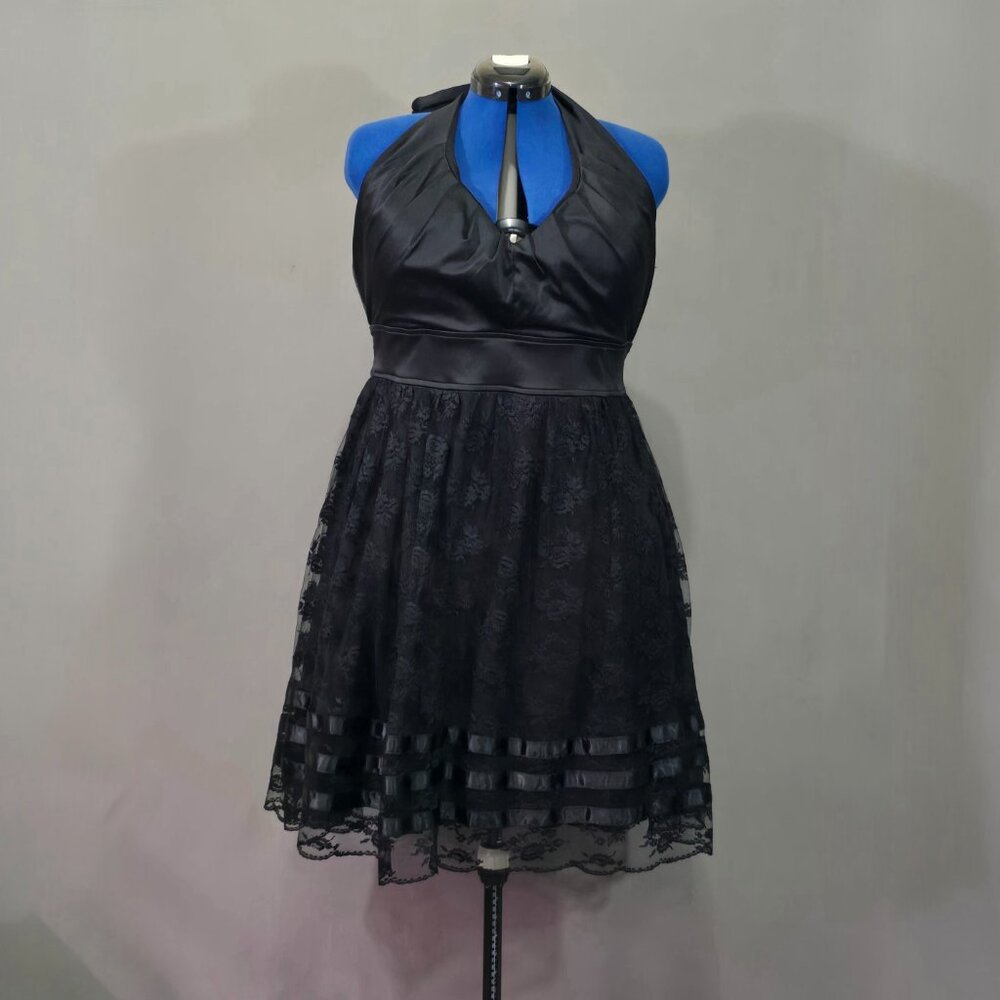 Torrid Black Lace Halter Dress Size 22 Plus Gothic Pleated Party A-Line